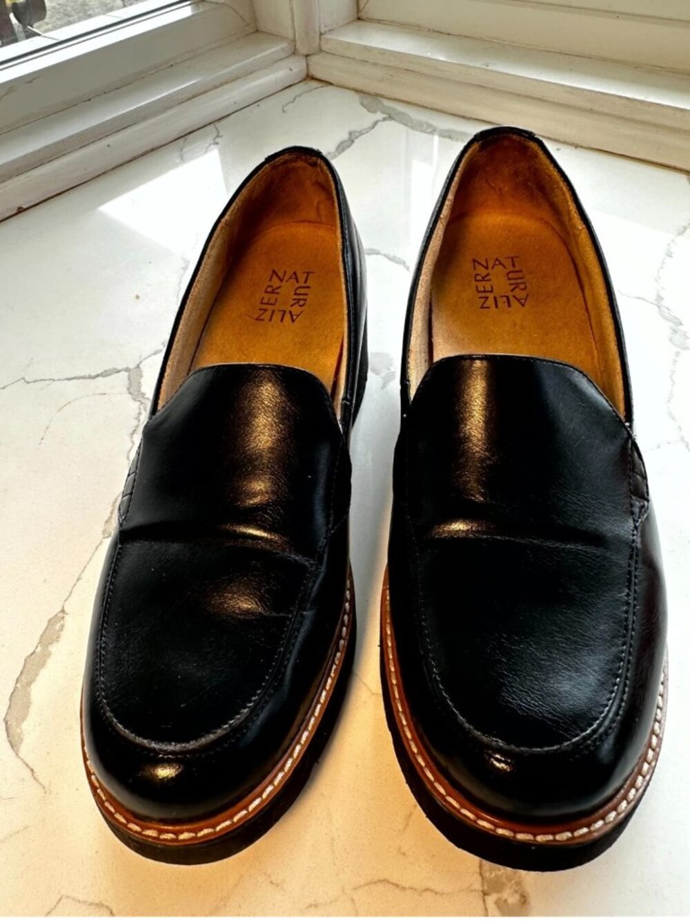Naturalizer Darry Black Leather Lug Sole Heeled Loafers Size 9.5 M Comfort Pump